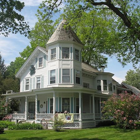 Hugging Bear Inn Bellows Falls Dış mekan fotoğraf