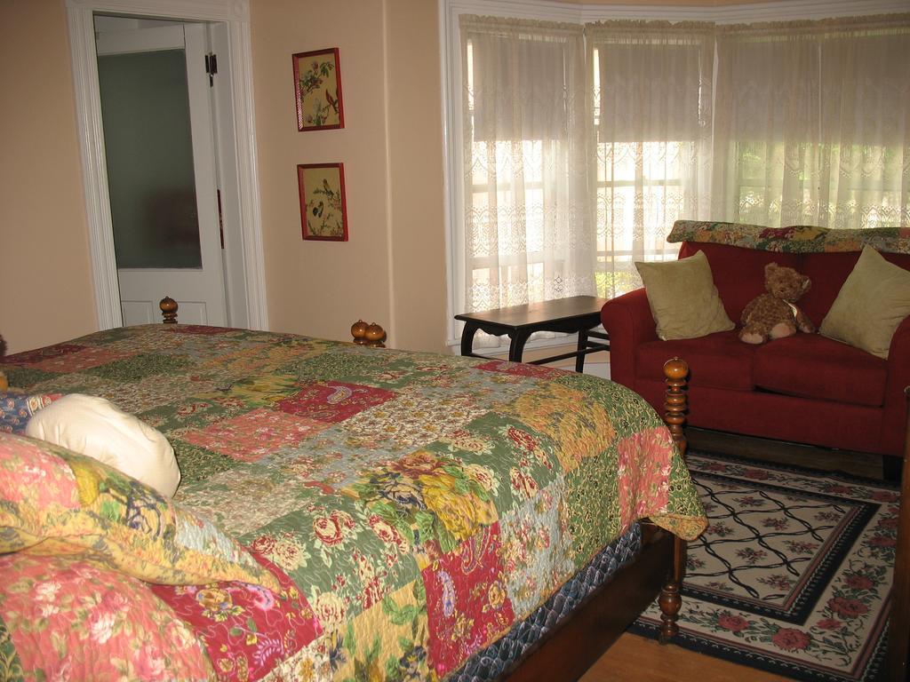 Hugging Bear Inn Bellows Falls Dış mekan fotoğraf