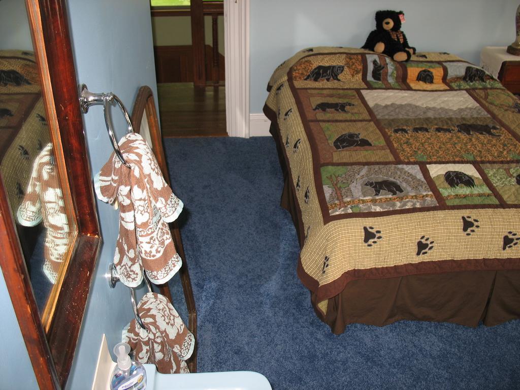 Hugging Bear Inn Bellows Falls Dış mekan fotoğraf